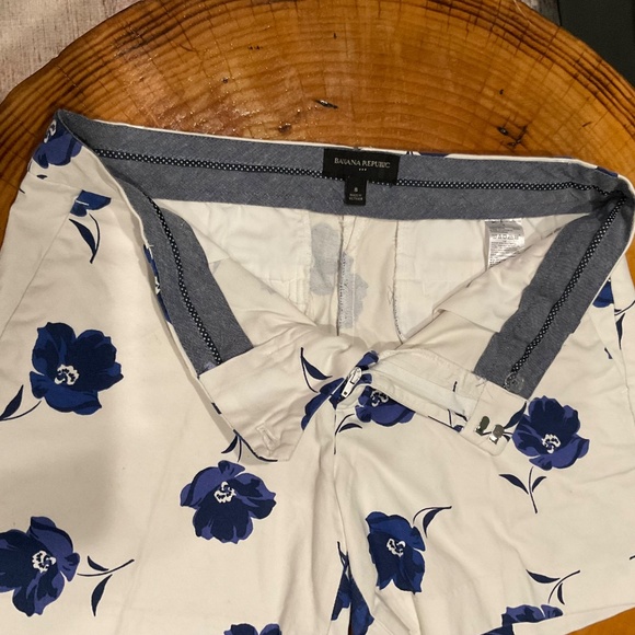 Banana Republic White Shorts Blue Purple Flowers Chino Print Tailored Size 8 - Picture 3 of 9